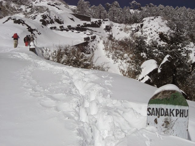 साहस बटुलेर जाऔं सन्दकफू (दार्जीलिङ)