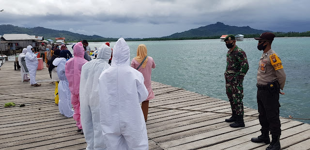   Satgas Yonarmed 9 Kostrad Laksanakan Screening di Pelabuhan Kayoa