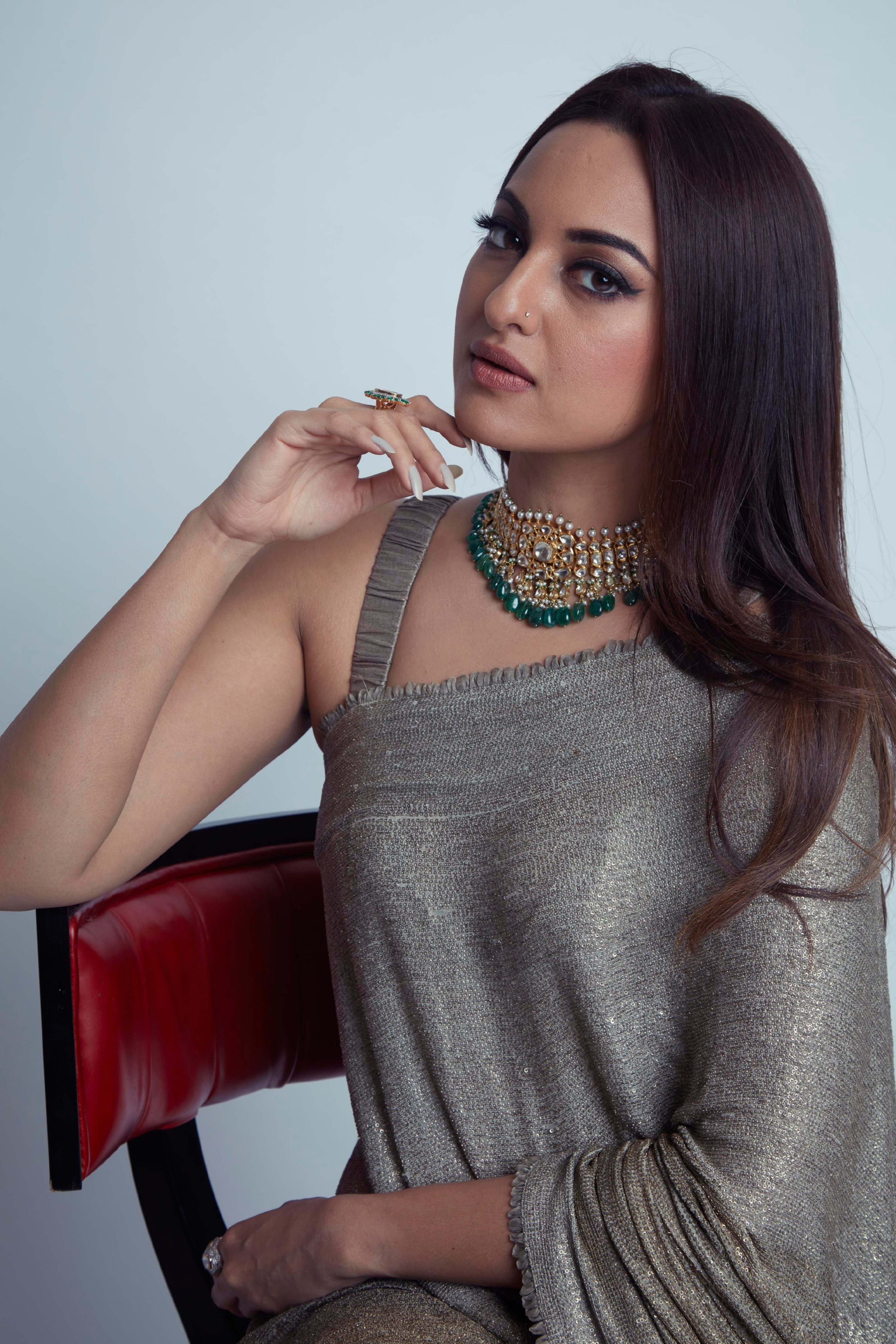 Sonakshi Sinha HD UHD High Re-Solution Photo