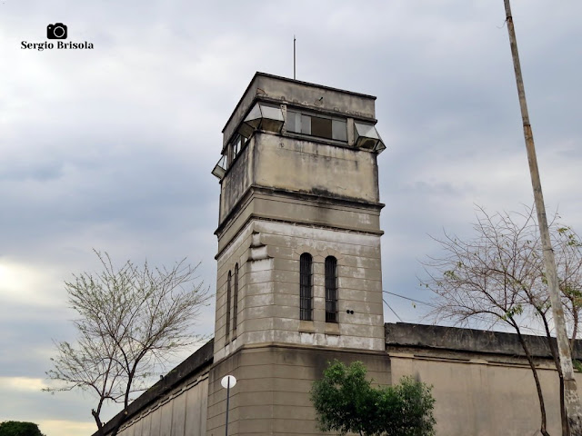 Close-up de uma das Torres de segurança do complexo da Secretaria da Administração Penitenciária - Carandiru - São Paulo