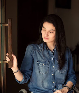 Muniba mazari