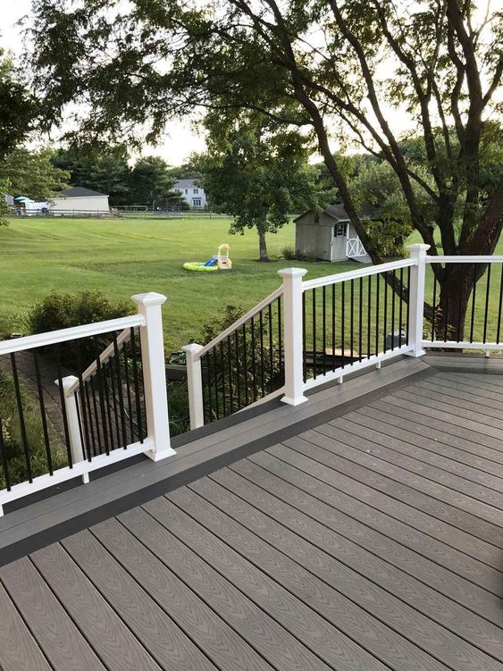 Cozy Backyard Patio Deck Design Ideas