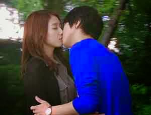 Ciuman Paling Romantis Ala Film Korea