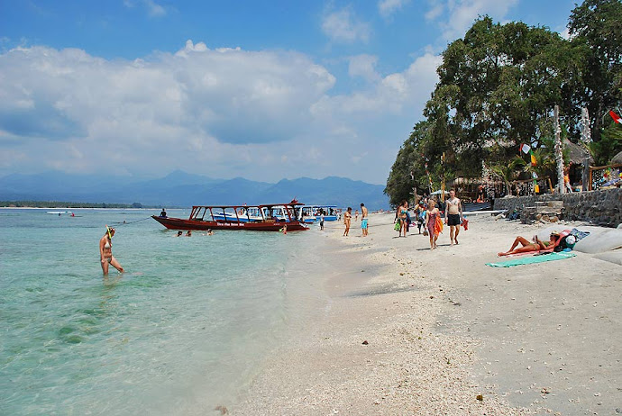 Turistas en la playa