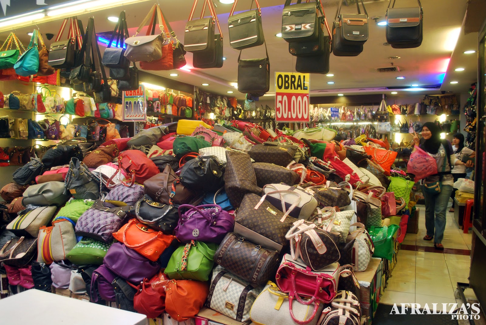 tanah grosir tas rajut abang CENTRE TRADE Kembara:  EZI PASAR BARU (BANDUNG)