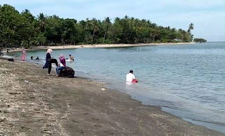 Pantai Tapandullu Selatan