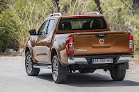 Nissan NP300 Navara Double Cab (2016) Rear Side 1