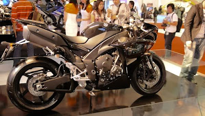 Yamaha R1 Hitam Modified
