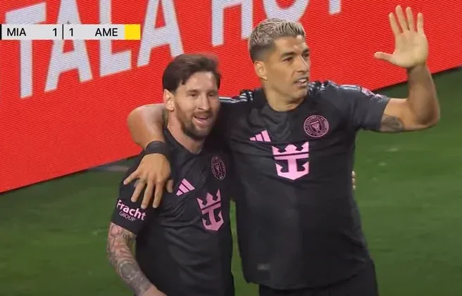 Lionel Messi playing for Inter Miami during a match against América.
