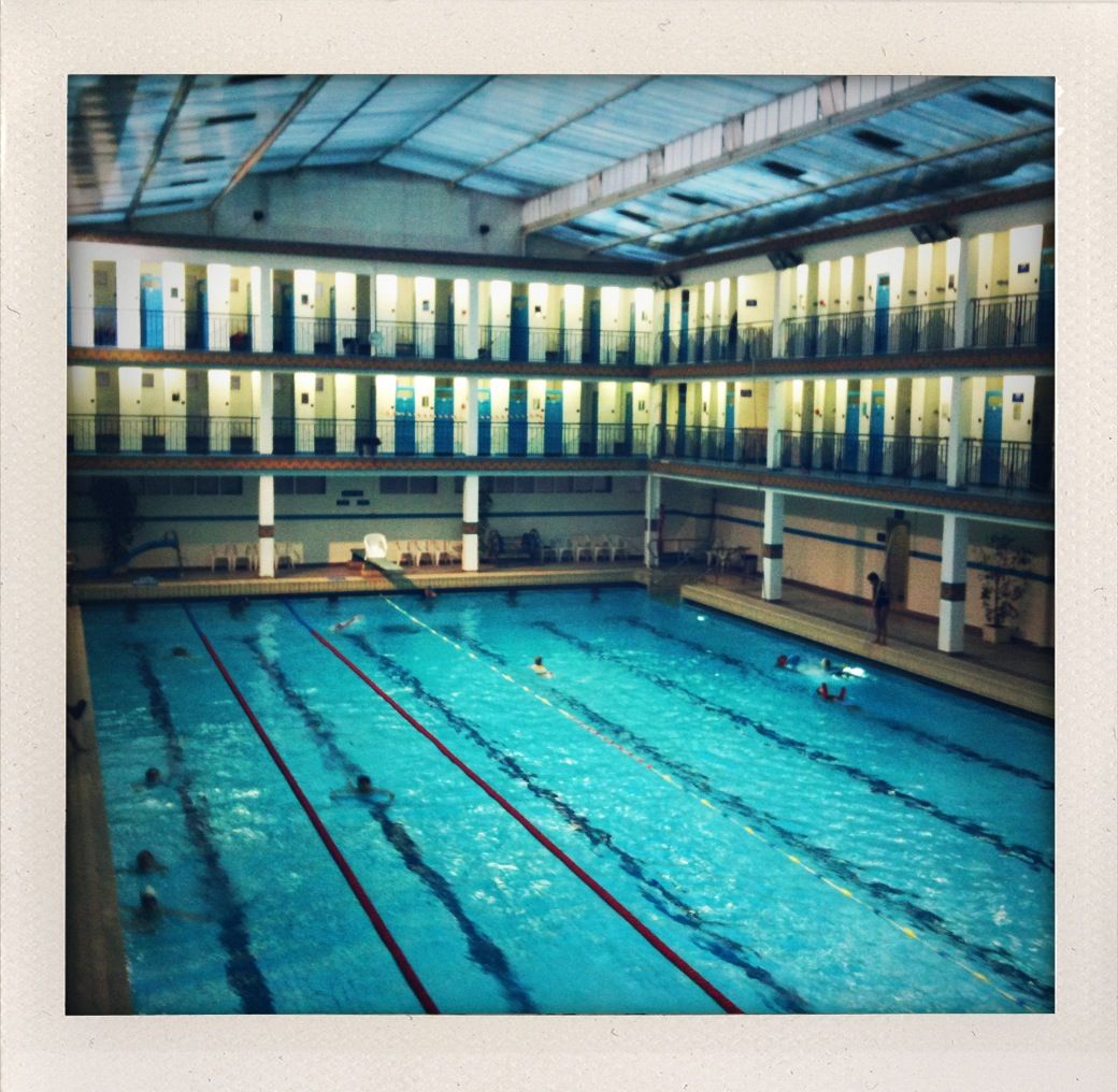 Unglamorous Paris La Piscine Prêt à Voyager