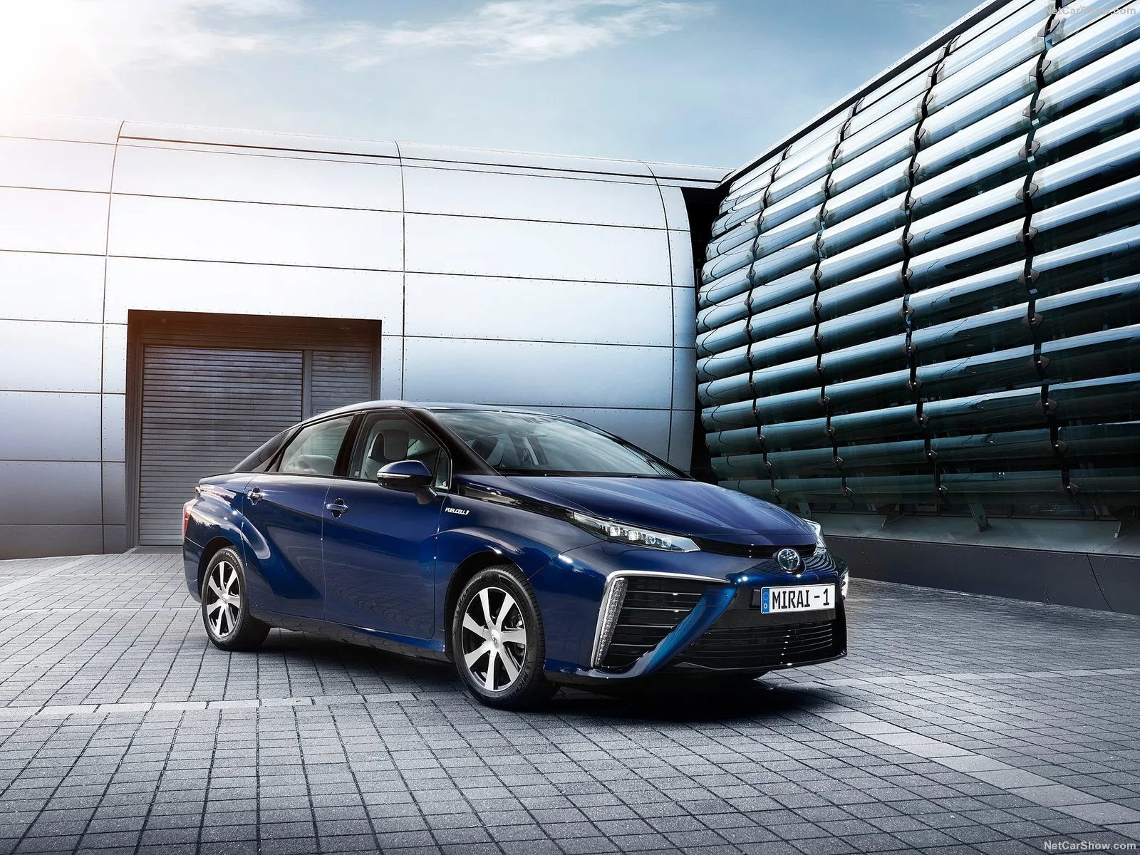 Hình ảnh xe ô tô Toyota Mirai 2016 & nội ngoại thất