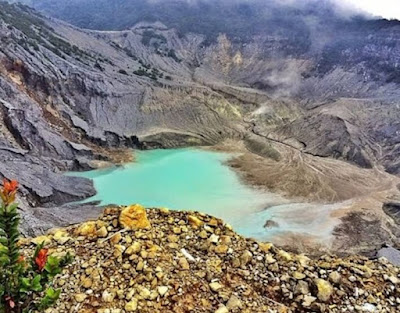 Tangkuban perahu