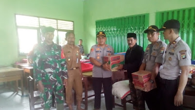 Kapolsek Pakuhaji Berikan Bantuan Untuk Warga Korban Banjir 