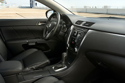 2011 Suzuki Kizashi Sport Car Interior