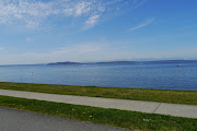 La playa de Seattlecon las Olympic nevadas de fondo (laplaya)