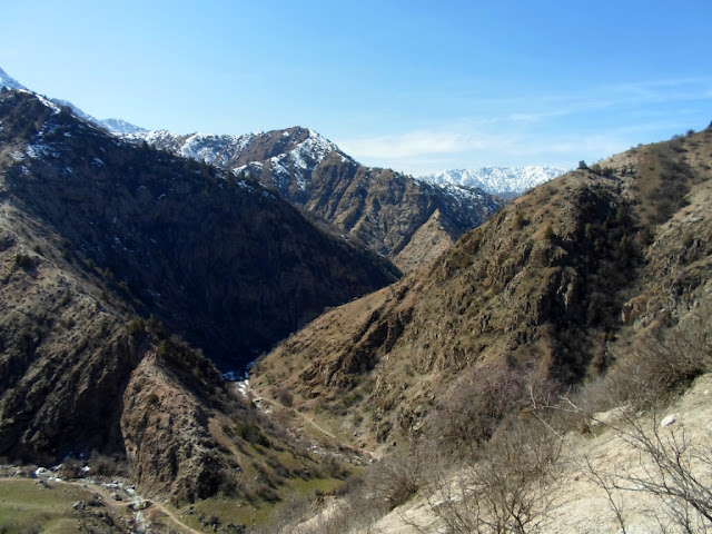Поход к штольне в ущелье Оджук, Варзоб, горы Таджикистана