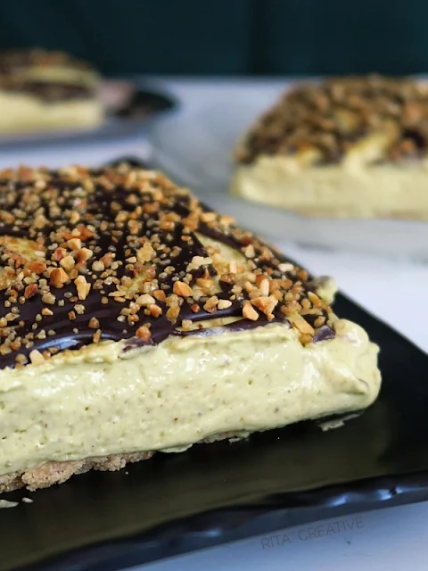 SERNIK pistacjowy z polewą czekoladową