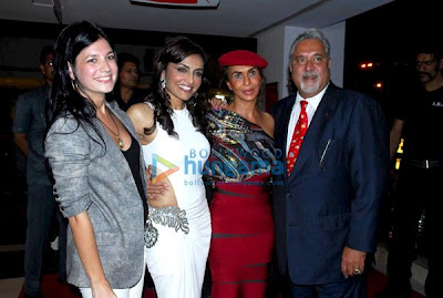 Sushmita and Lara Dutta grace Queenie Dhody's Giantti launch picture