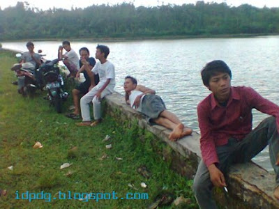 Suasana Sore Hari di Danau Cicukang Sadang