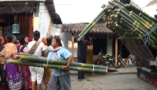 Haji Toyyib, Warga Balegondo Yang Bersedeqah Dengan Seikat Bambu Itu, Begini Beritanya