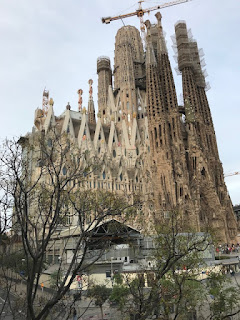 Uitzicht vanaf het balkon: de kathedraal La Sagrada Familia