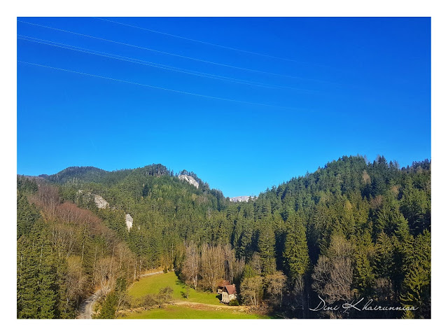Pemandangan sepanjang kereta austria