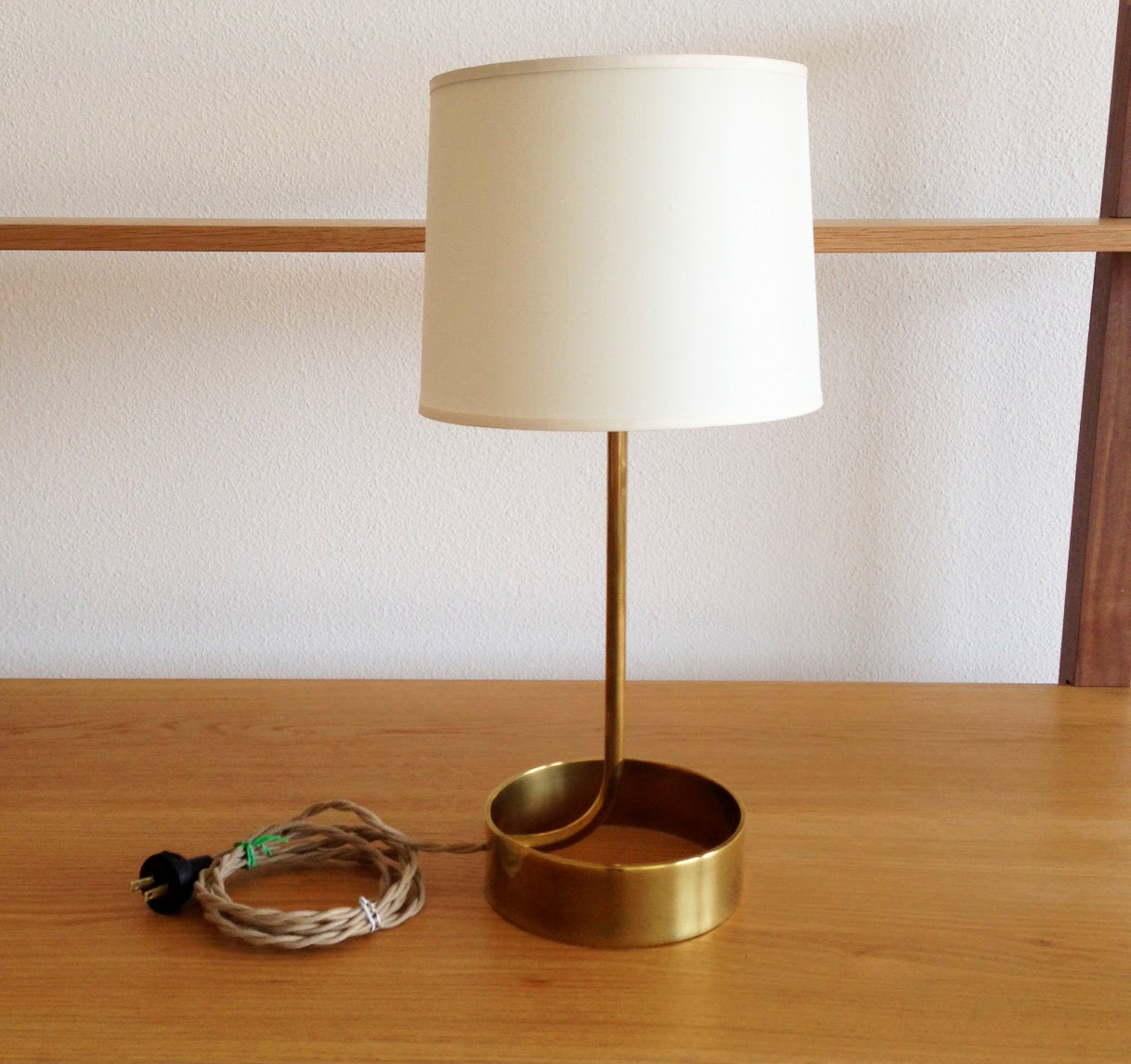 FORGE table lamp in brass