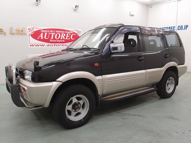 19587A9N6 1995 Nissan Mistral 4WD for PNG to Port Moresby