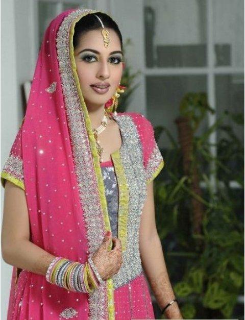 Girls-Mehndi-Dresses-2012