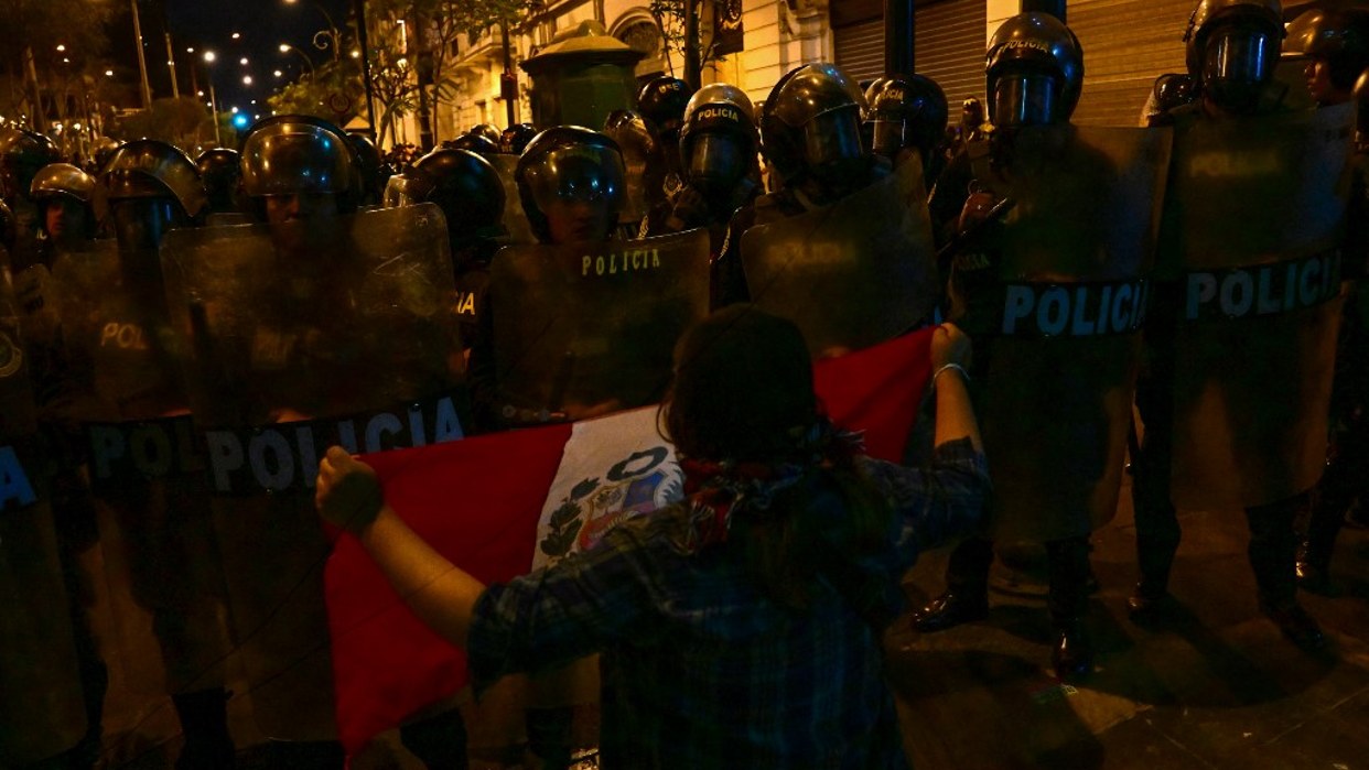Gobierno peruano ordenó un toque de queda nocturno en 15 provincias