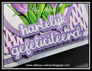 Een close-up van "hartelijk gefeliciteerd" met schaduw. A close-up of "Happy Birthday" with shadow.