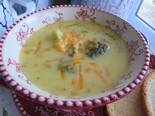 Crock Pot Broccoli Cheese Soup