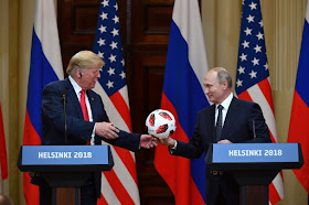 http://www.spiegel.de/fotostrecke/donald-trump-trifft-wladimir-putin-die-bilder-des-tages-fotostrecke-162455.html