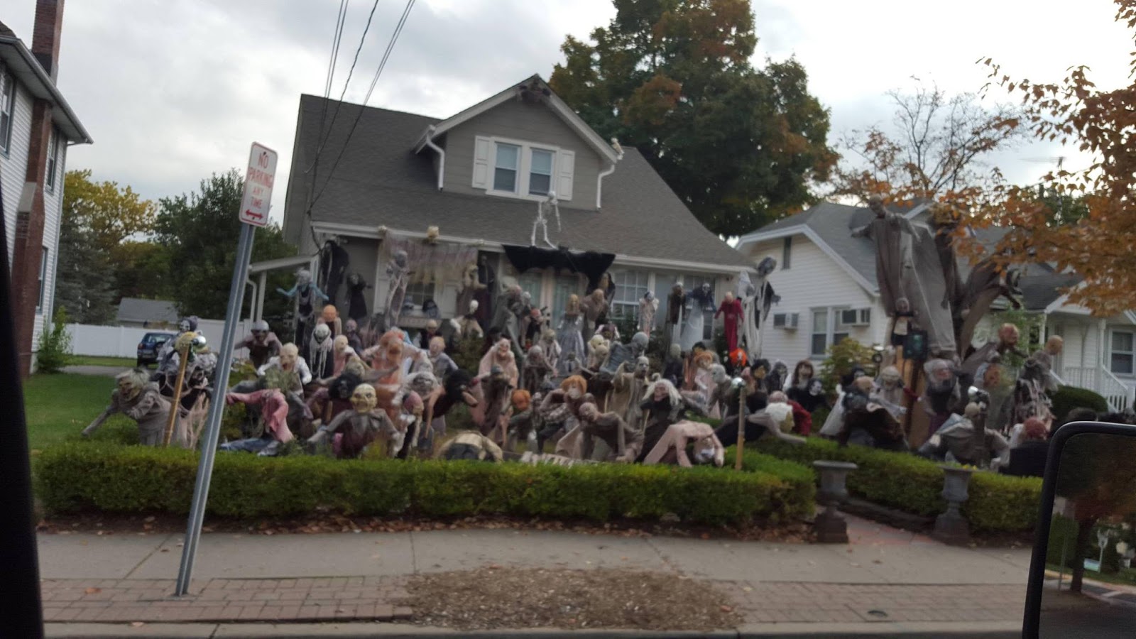 Brilliant Halloween  house  decorations  from America Cool 