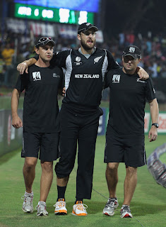 Daniel Vettori was helped off the field after suffering knee injury