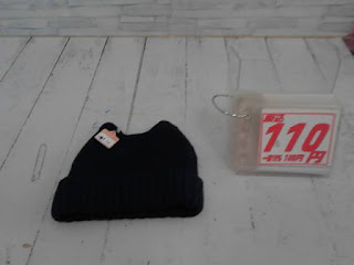 中古品　ブラック　ニット帽　１１０円