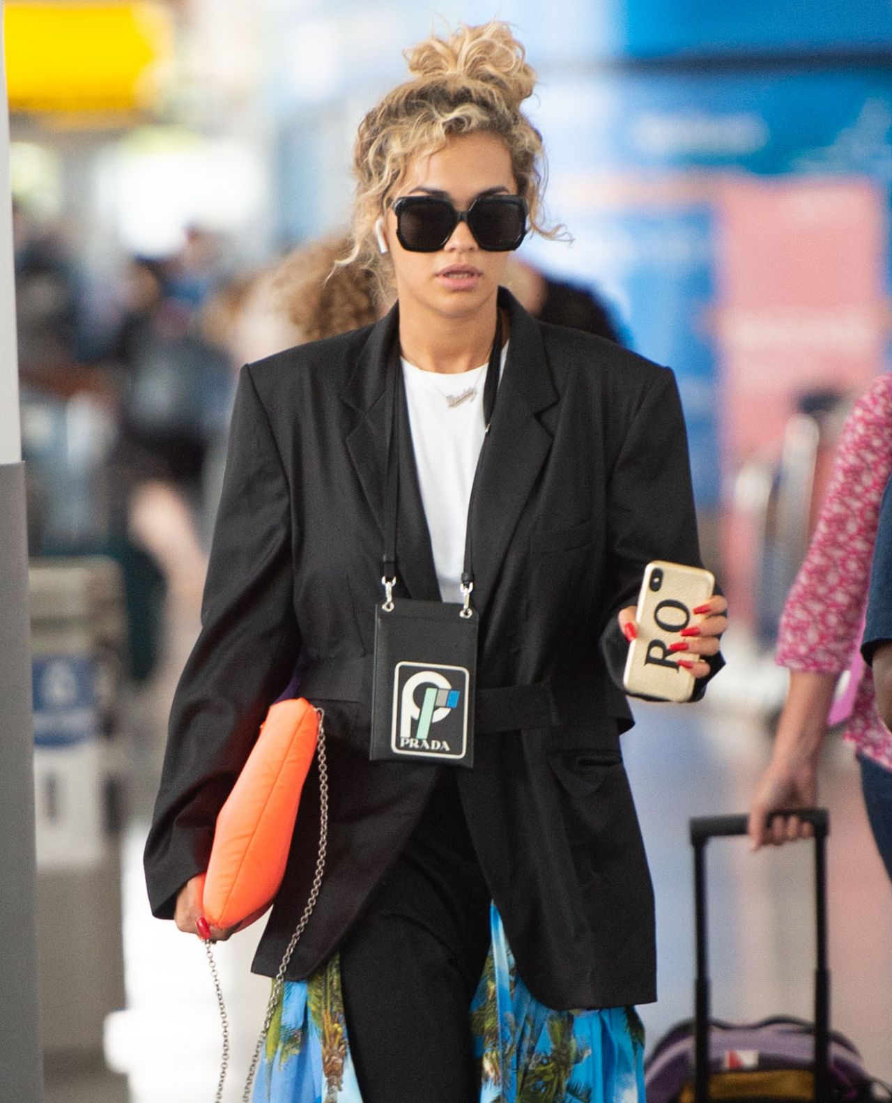 Rita Ora travel outfit ideas photo