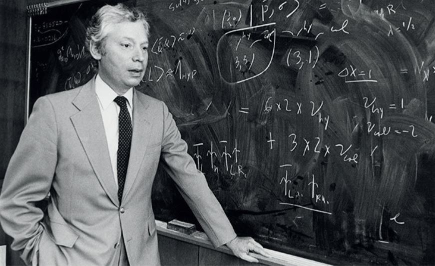 Dört temel kuvvetten ikisini birbirine bağlamaya yardımcı olan Nobel ödüllü fizikçi Steven Weinberg'in 88 yaşında hayatını kaybetti.