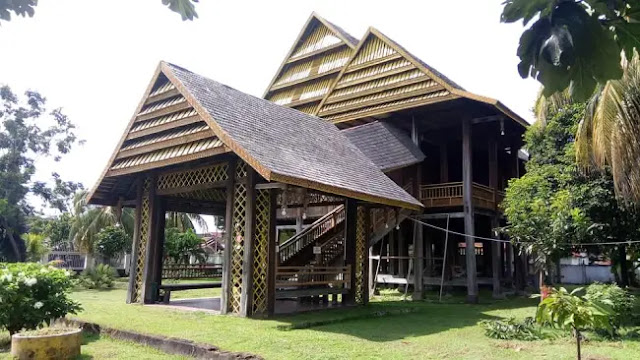 Sangat Kaya Akan Filosofi dan Budaya! Rumah Adat Sulawesi Selatan Warisan Budaya Bangsa