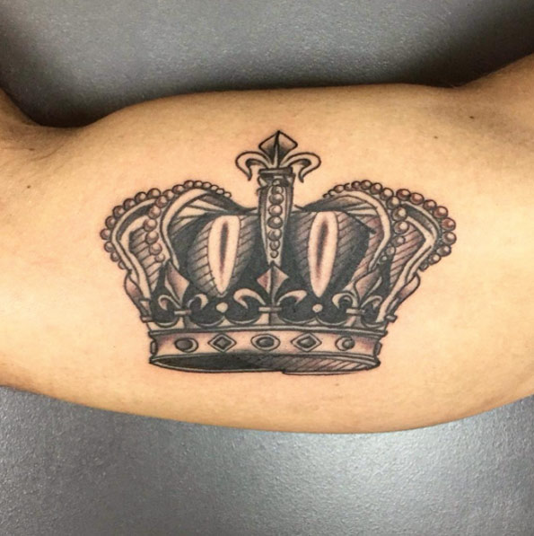 Este preto e cinza, tinta de bíceps tat