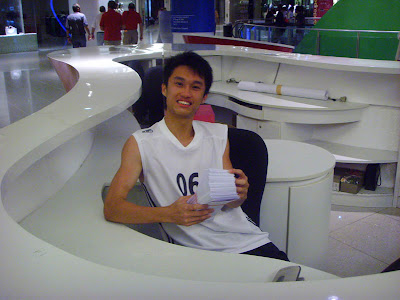 acting lame inside the vivo information booth