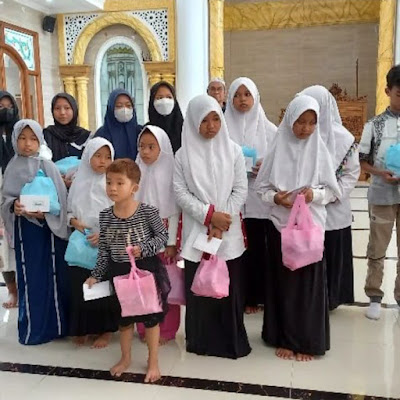 Pemberian santunan anak yatim