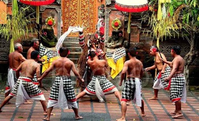 Watching Barong and Keris in Batubulan