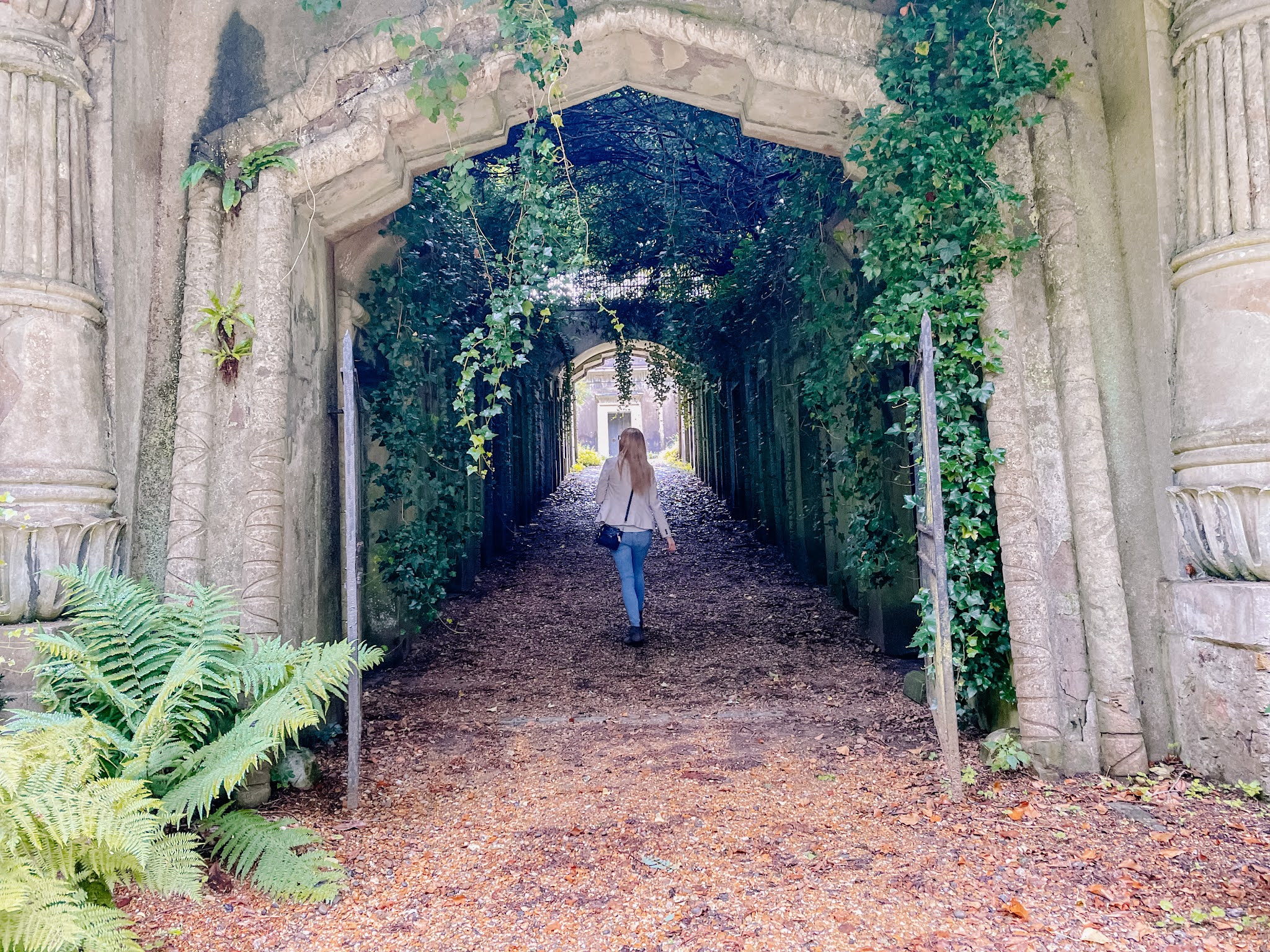 highgate cemetery, beautiful victorian london cemetery