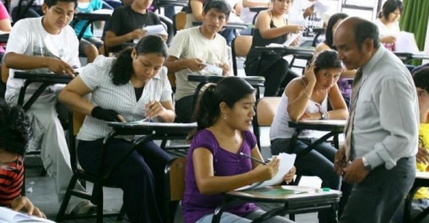 Aprueban ley que permiten a docentes seguir enseñando hasta los 75 años en universidades