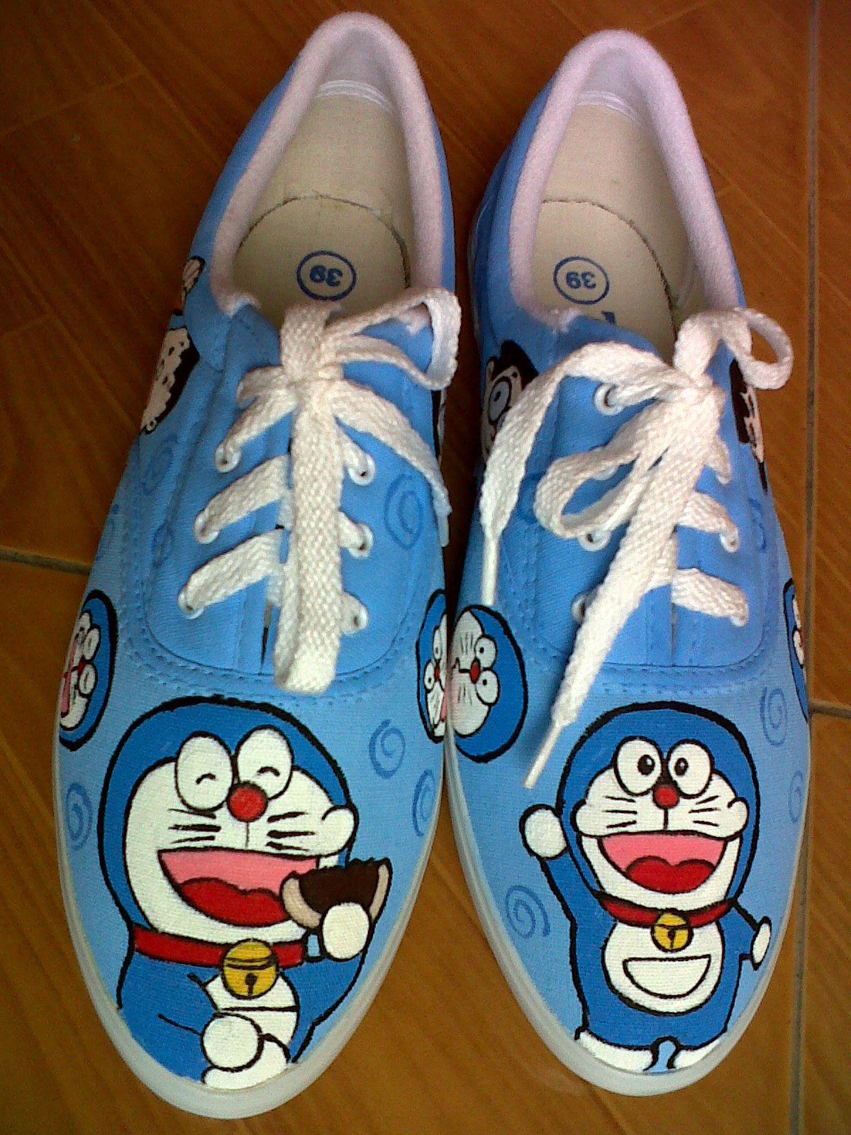  Sepatu Lukis  Piwie Doraemon