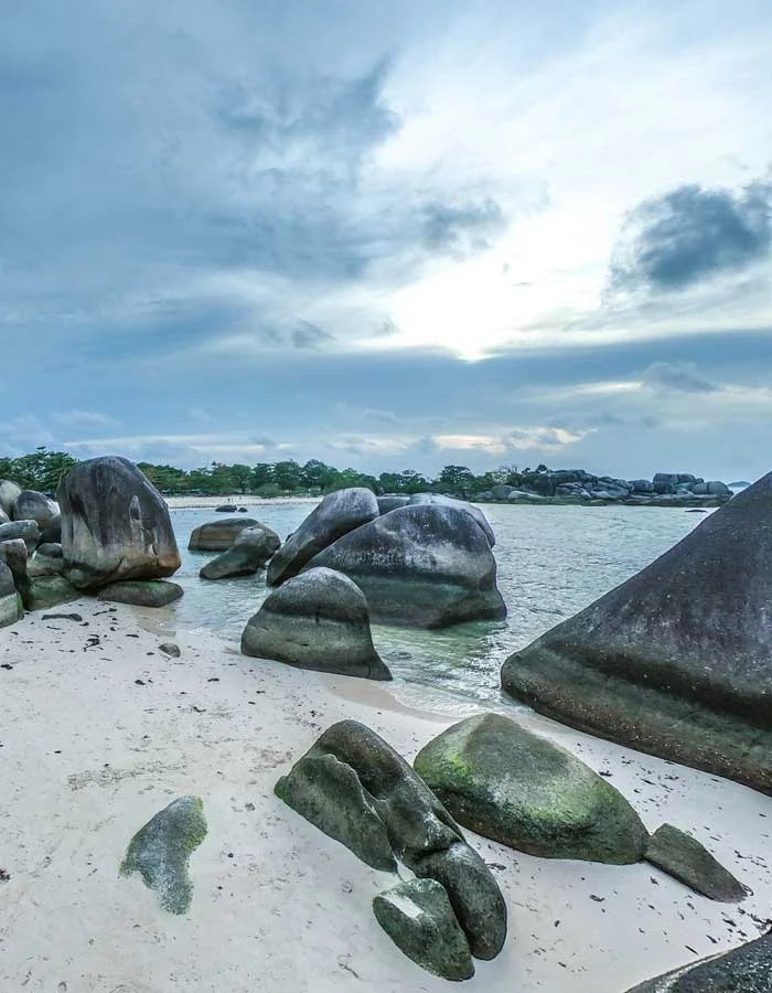 Wisata Pantai Tanjung Tinggi Belitung