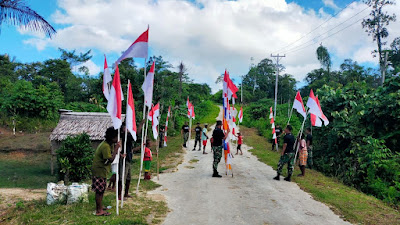 Satgas Yonif 623 Bersama Warga Merah Putihkan Jalan Kampung Bori di Papua