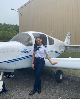 Joven de apenas 17 años , hija de madre nativa de Cabral, Barahona, realiza su primer vuelo como aspirante a piloto comercial