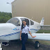 Joven de apenas 17 años , hija de madre nativa de Cabral, Barahona, realiza su primer vuelo como aspirante a piloto comercial.